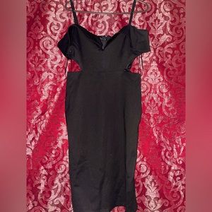 I’m selling a large fashion nova dress color black